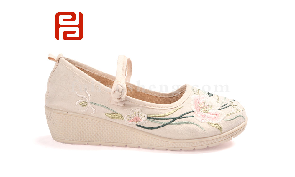 福連升老北京布鞋春時尚民族風(fēng)繡花坡跟女單鞋圖片