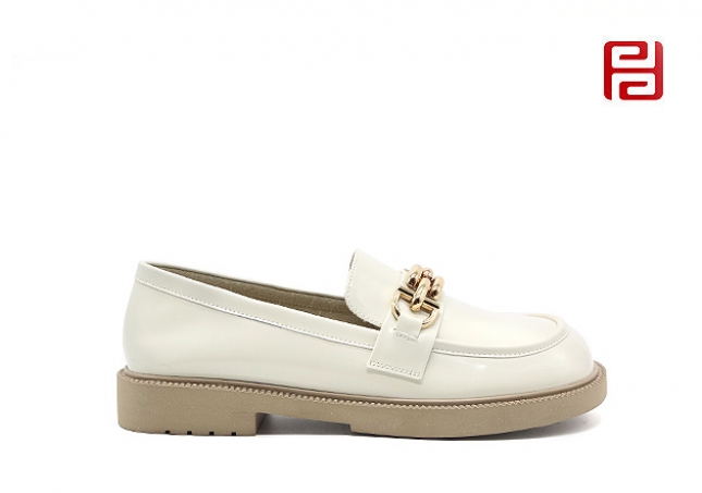 春季新款女鞋低跟時尚休閑樂福鞋亮面ins小皮鞋