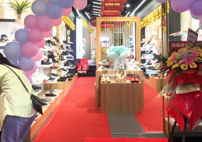 賀：福連升老北京布鞋云南昭通威信縣后街店正式開業(yè)！