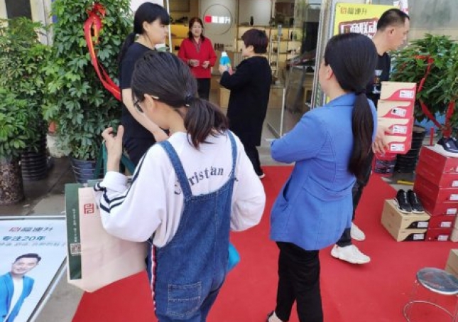 賀：福連升河南鄭州郭店鎮(zhèn)老北京布鞋、休閑鞋專賣店正式開(kāi)業(yè)！