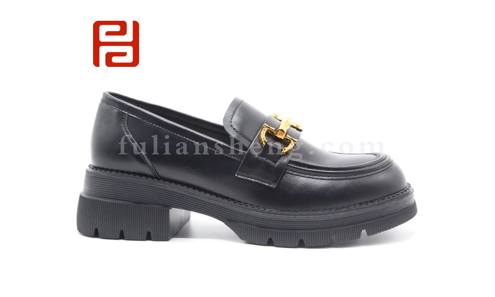 春季新款英倫金屬環(huán)扣復古樂福鞋中跟厚底女鞋